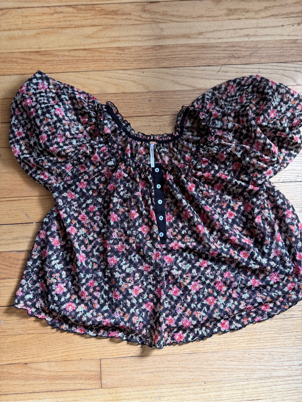 Free People Floral Puff Sleeve Crop Top in Black and Pink - Picture 2 of 4